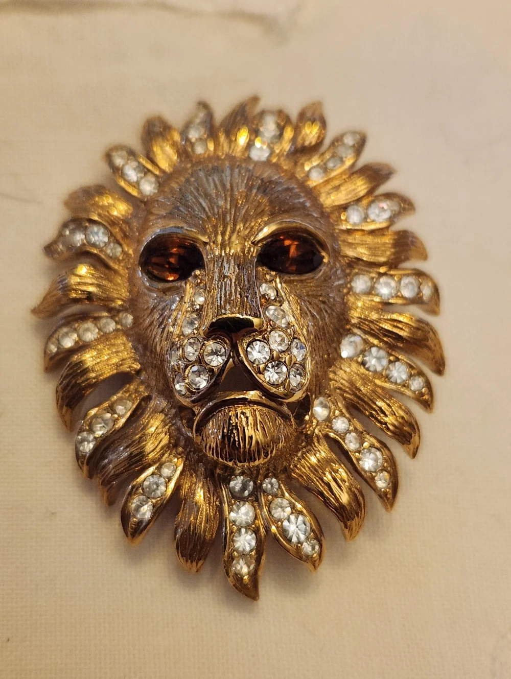 Vintage Attwood & Sawyer Lion Head Crystal Pin Brooch EUC Rhinestone Gold Tone
